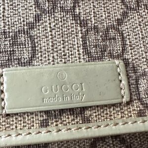 AUTHENTIC Gucci Beige/Brown/Green Women's wallet.